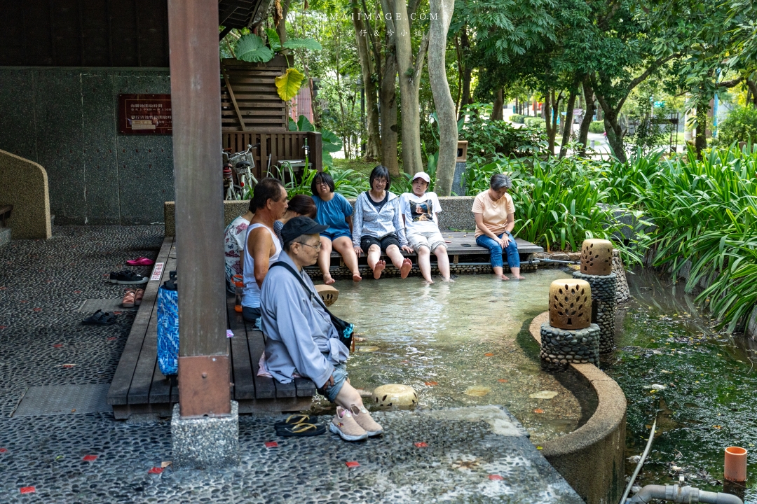 宜蘭礁溪溫泉散策～來礁溪不要只有泡湯，沿著礁溪轉運站旅遊服務中心來個不一樣的溫泉旅行，必去礁溪公園、足浴一條街，人人都是足浴特派員。