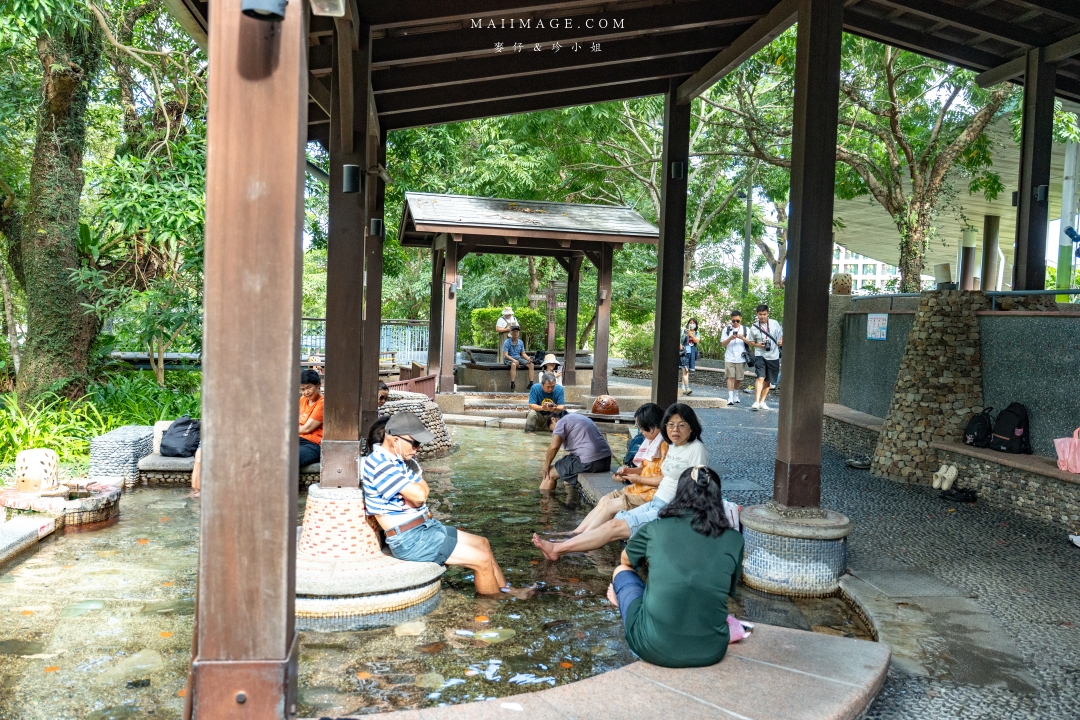 宜蘭礁溪溫泉散策～來礁溪不要只有泡湯，沿著礁溪轉運站旅遊服務中心來個不一樣的溫泉旅行，必去礁溪公園、足浴一條街，人人都是足浴特派員。