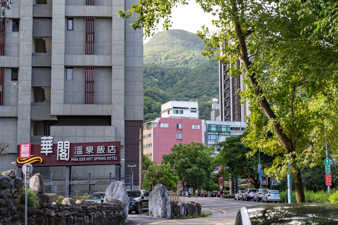 宜蘭礁溪溫泉散策～來礁溪不要只有泡湯，沿著礁溪轉運站旅遊服務中心來個不一樣的溫泉旅行，必去礁溪公園、足浴一條街，人人都是足浴特派員。