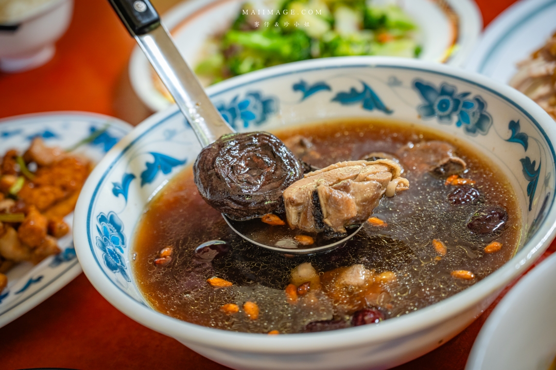 【新竹縣新埔散策】味衛佳柿餅觀光農場園區～10月限定金黃柿影滿山頭，秋日限定的甜蜜曬柿時光。