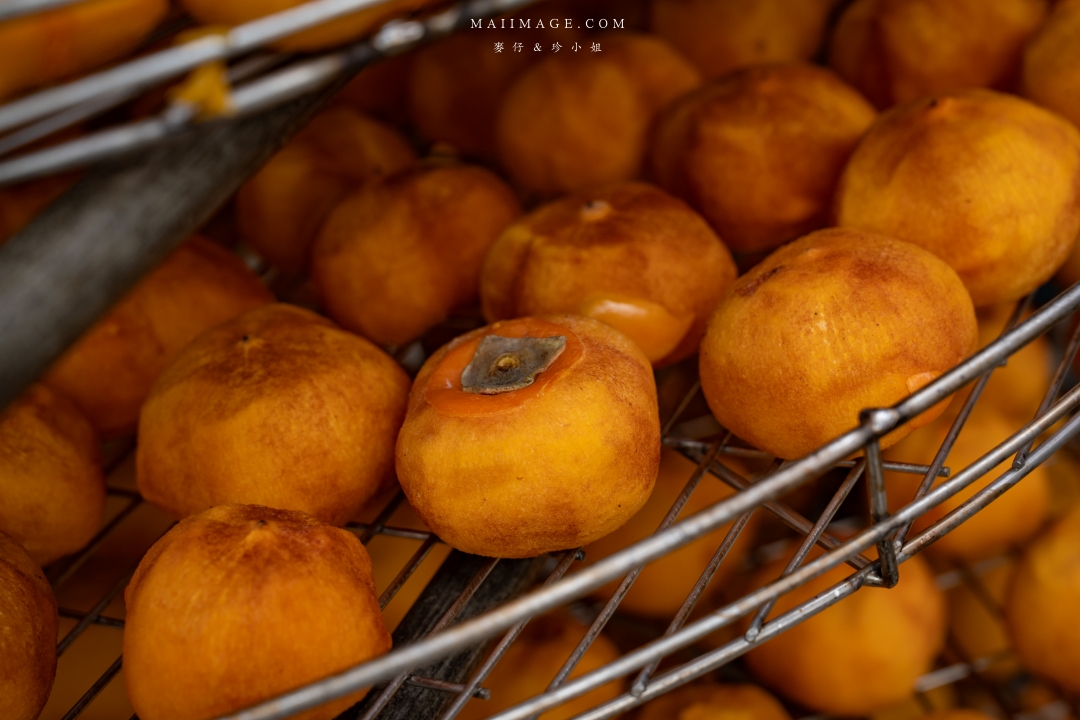 【新竹縣新埔散策】味衛佳柿餅觀光農場園區～10月限定金黃柿影滿山頭，秋日限定的甜蜜曬柿時光。