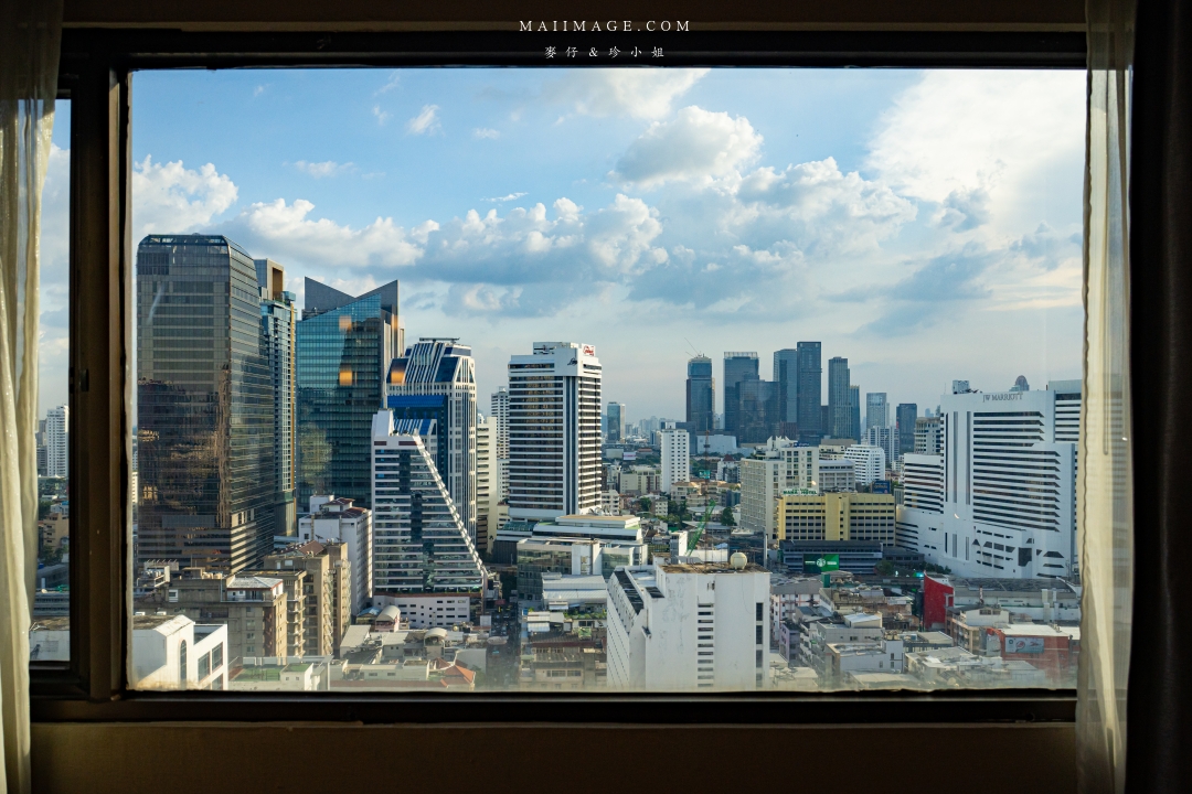 【泰國住宿推薦】Royal Benja Hotel皇家本佳飯店～24小時開放的泰式餐廳想吃隨時吃得到，泰國曼谷BTS NANA區住宿推薦