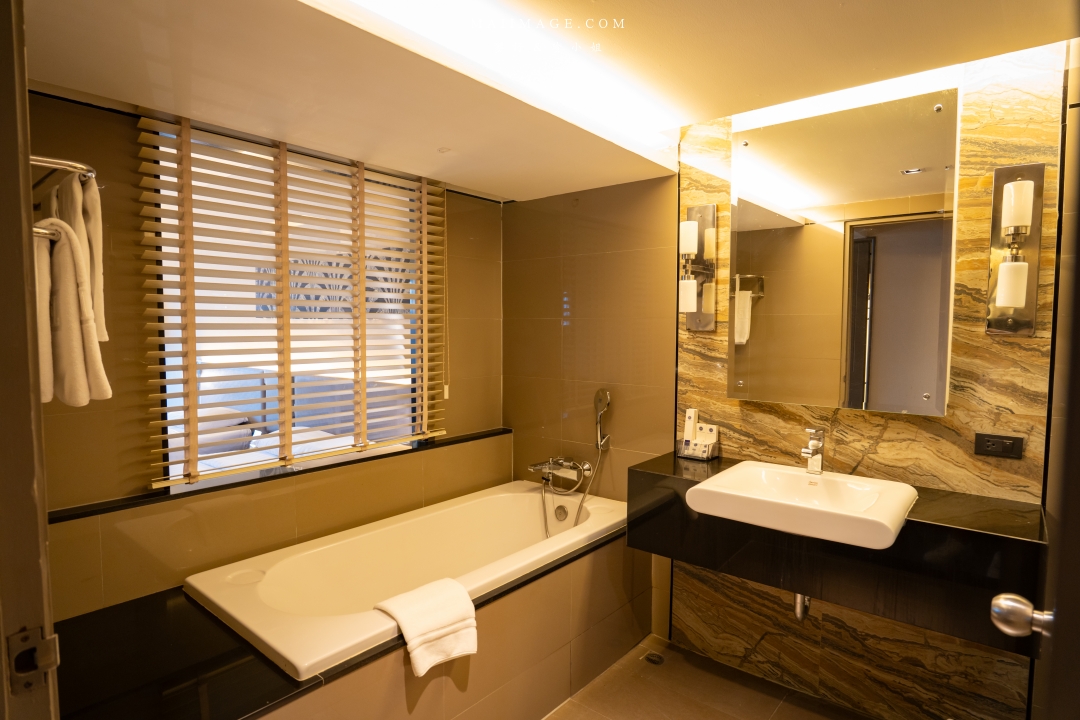 【泰國住宿推薦】Royal Benja Hotel皇家本佳飯店～24小時開放的泰式餐廳想吃隨時吃得到，泰國曼谷BTS NANA區住宿推薦