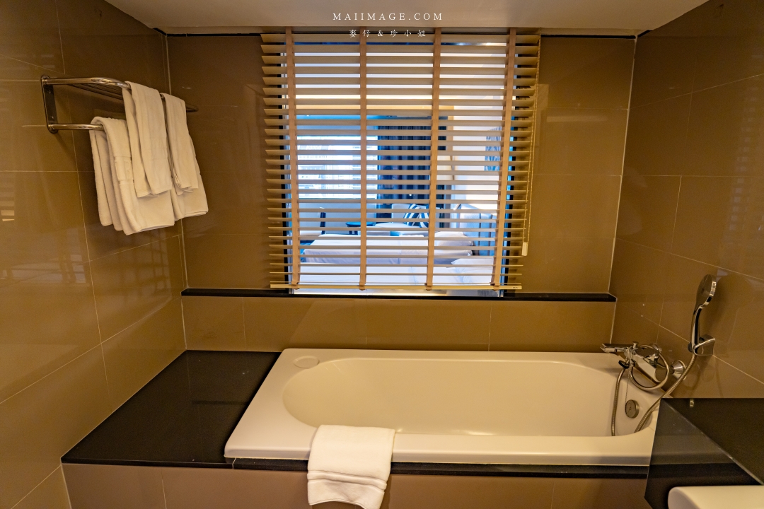 【泰國住宿推薦】Royal Benja Hotel皇家本佳飯店～24小時開放的泰式餐廳想吃隨時吃得到，泰國曼谷BTS NANA區住宿推薦