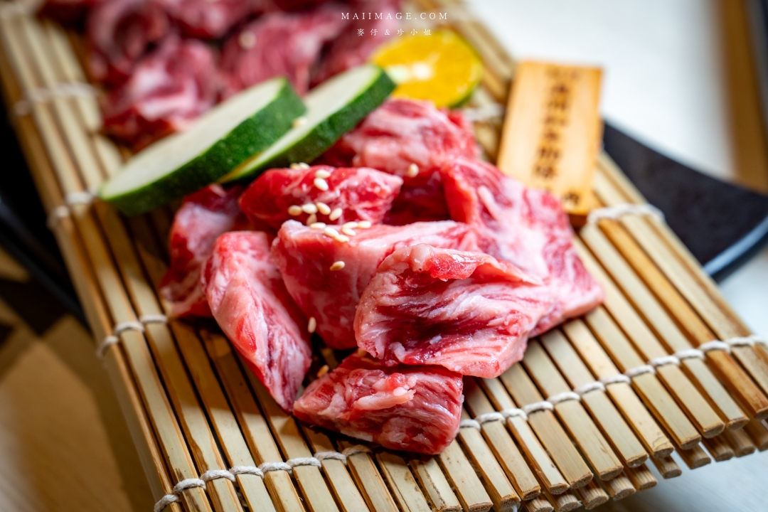 【新店美食】牛燒肉Yakiniku～頂級和牛海陸雙人套餐價格親民又實惠！澳洲Ｍ9和牛燒肉一個人千元有找，新店日式和牛燒肉推薦，新店七張站美食推薦。