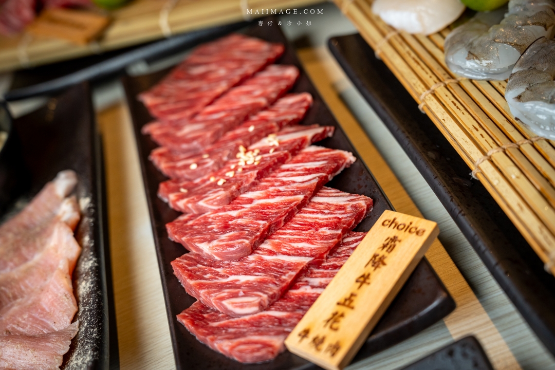 【新店美食】牛燒肉Yakiniku～頂級和牛海陸雙人套餐價格親民又實惠！澳洲Ｍ9和牛燒肉一個人千元有找，新店日式和牛燒肉推薦，新店七張站美食推薦。
