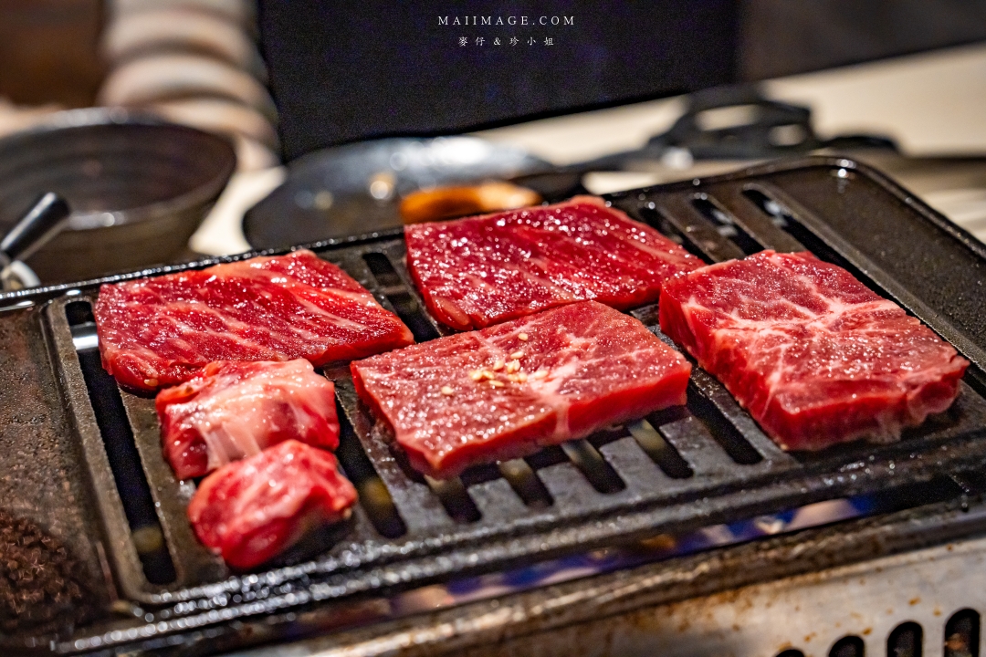 【新店美食】牛燒肉Yakiniku～頂級和牛海陸雙人套餐價格親民又實惠！澳洲Ｍ9和牛燒肉一個人千元有找，新店日式和牛燒肉推薦，新店七張站美食推薦。
