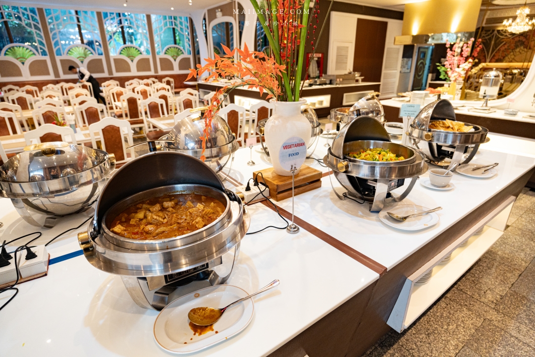 【泰國住宿推薦】Royal Benja Hotel皇家本佳飯店～24小時開放的泰式餐廳想吃隨時吃得到，泰國曼谷BTS NANA區住宿推薦