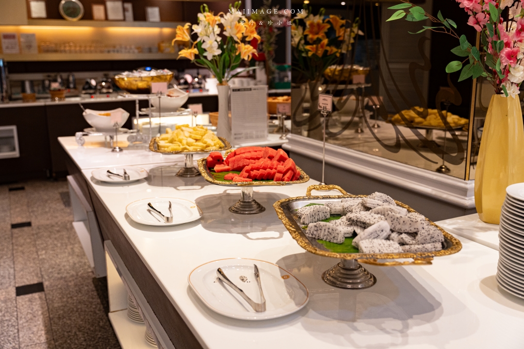 【泰國住宿推薦】Royal Benja Hotel皇家本佳飯店～24小時開放的泰式餐廳想吃隨時吃得到，泰國曼谷BTS NANA區住宿推薦