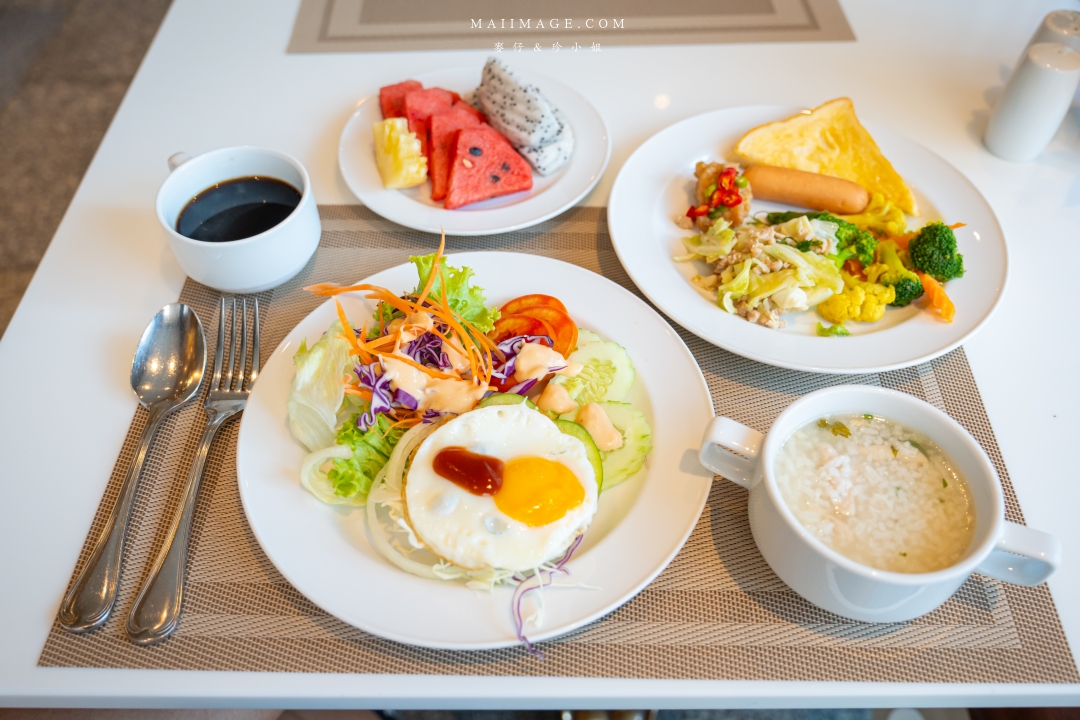 【泰國住宿推薦】Royal Benja Hotel皇家本佳飯店～24小時開放的泰式餐廳想吃隨時吃得到，泰國曼谷BTS NANA區住宿推薦