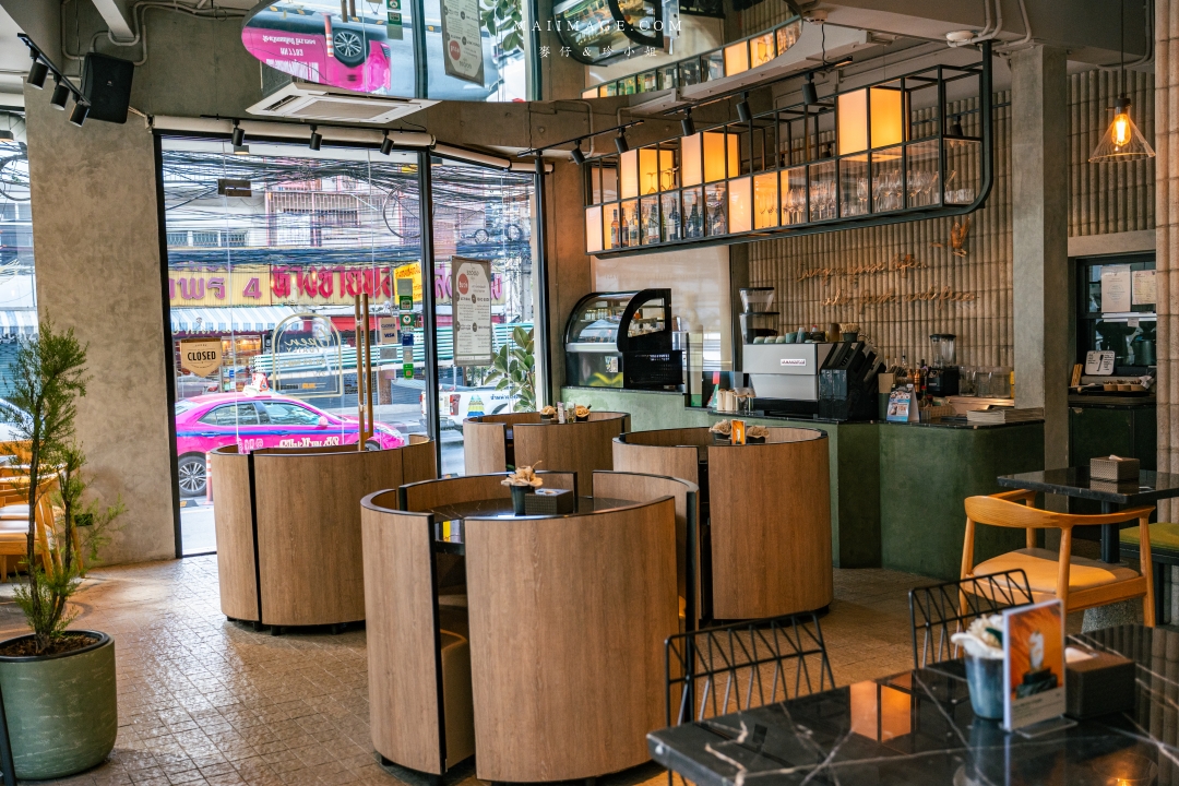 【曼谷咖啡】GOOSE CAFE～曼谷BTS帕卡儂站 Phra Khanong (E8)咖啡館推薦，整間店都是『鵝』元素。曼谷BTS美食推薦