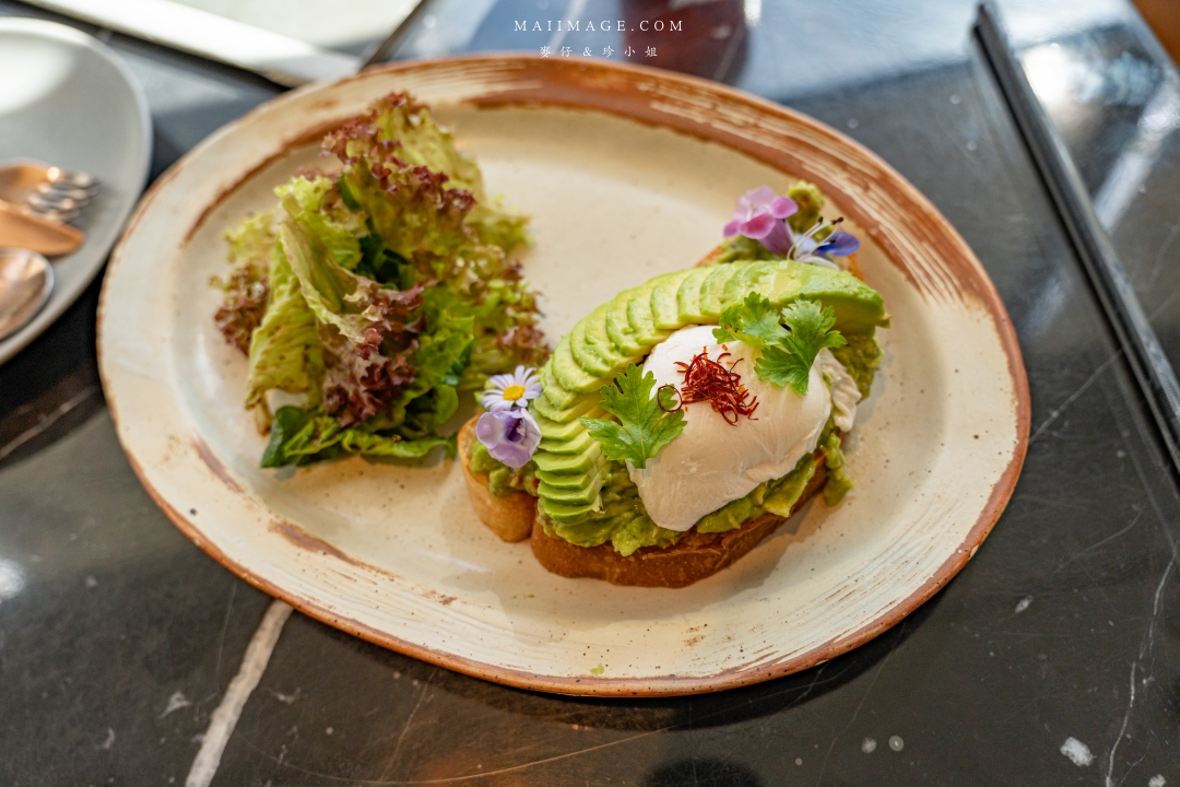 【曼谷咖啡】GOOSE CAFE～曼谷BTS帕卡儂站 Phra Khanong (E8)咖啡館推薦，整間店都是『鵝』元素。曼谷BTS美食推薦