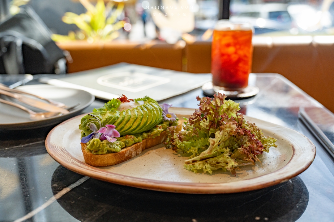 【曼谷咖啡】GOOSE CAFE～曼谷BTS帕卡儂站 Phra Khanong (E8)咖啡館推薦，整間店都是『鵝』元素。曼谷BTS美食推薦