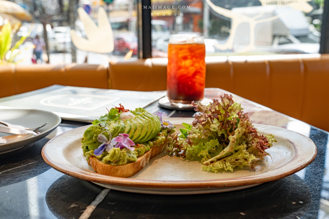 【曼谷咖啡】GOOSE CAFE～曼谷BTS帕卡儂站 Phra Khanong (E8)咖啡館推薦，整間店都是『鵝』元素。曼谷BTS美食推薦