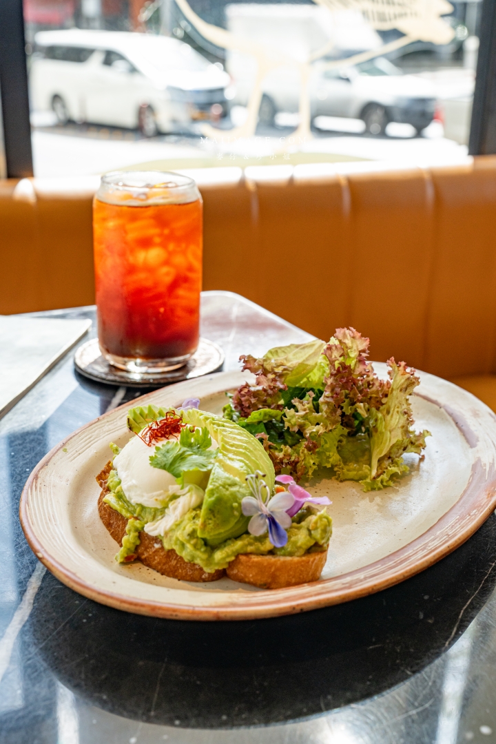 【曼谷咖啡】GOOSE CAFE～曼谷BTS帕卡儂站 Phra Khanong (E8)咖啡館推薦，整間店都是『鵝』元素。曼谷BTS美食推薦