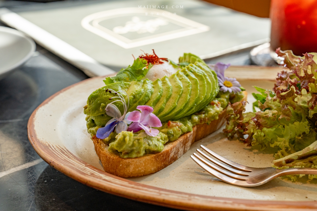 【曼谷咖啡】GOOSE CAFE～曼谷BTS帕卡儂站 Phra Khanong (E8)咖啡館推薦，整間店都是『鵝』元素。曼谷BTS美食推薦