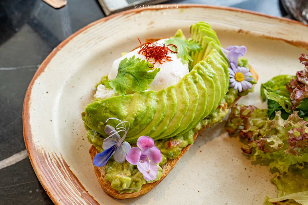 【曼谷咖啡】GOOSE CAFE～曼谷BTS帕卡儂站 Phra Khanong (E8)咖啡館推薦，整間店都是『鵝』元素。曼谷BTS美食推薦