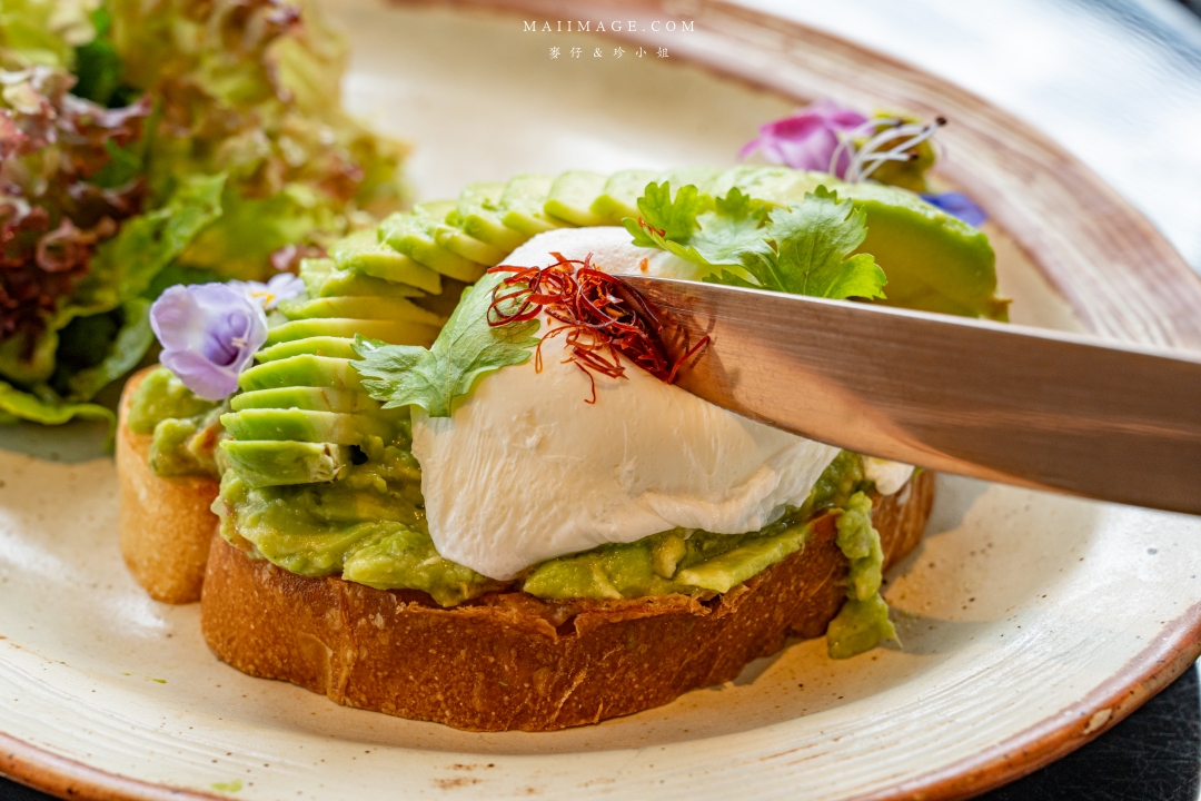 【曼谷咖啡】GOOSE CAFE～曼谷BTS帕卡儂站 Phra Khanong (E8)咖啡館推薦，整間店都是『鵝』元素。曼谷BTS美食推薦