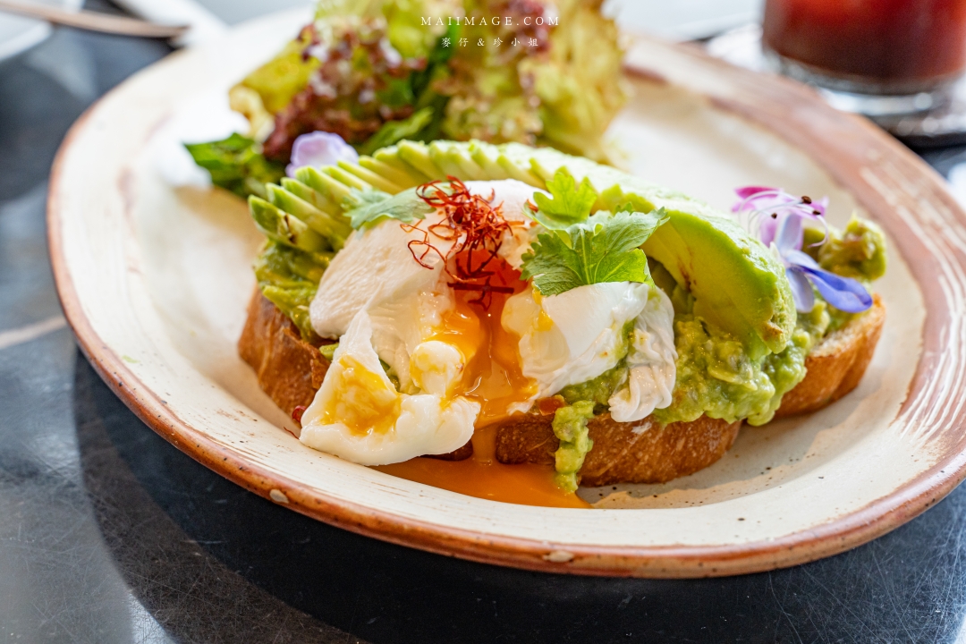 【曼谷咖啡】GOOSE CAFE～曼谷BTS帕卡儂站 Phra Khanong (E8)咖啡館推薦，整間店都是『鵝』元素。曼谷BTS美食推薦