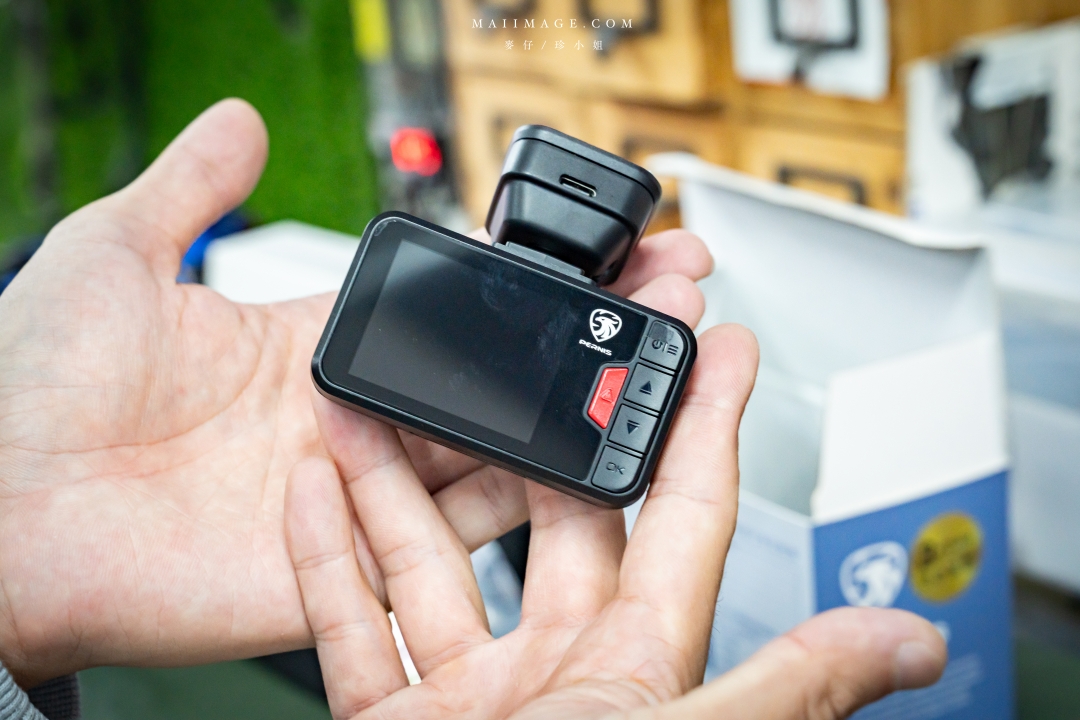 【台北行車記錄器安裝】太子牙國際有限公司～Pernis T221星光夜視行車記錄器，安裝施工仔細服務又耐心，台北南港區行車記錄器安裝推薦。