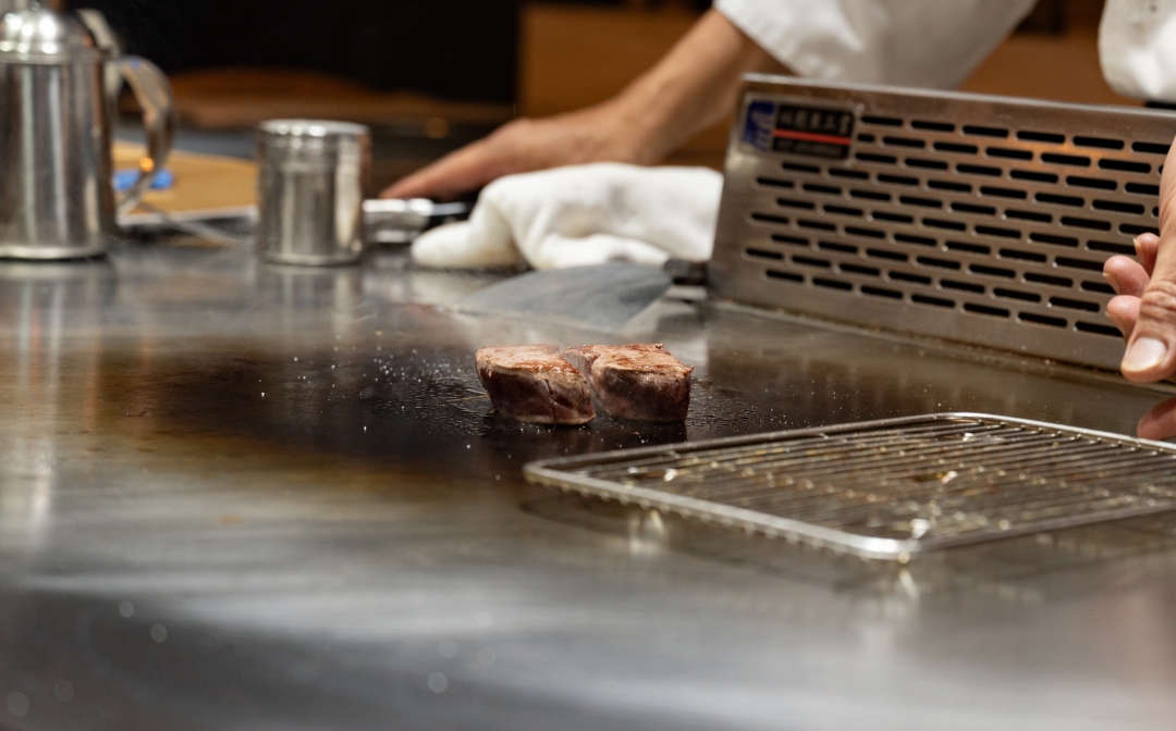 【桃園中壢美食】粋 割烹鐵板燒～隱身在二樓的全預約制無菜單鐵板燒，一個價位可以享受海陸雙主餐。老闆用料不手軟價格又實惠。中壢頂級鐵板燒推薦、中壢約會餐廳推薦