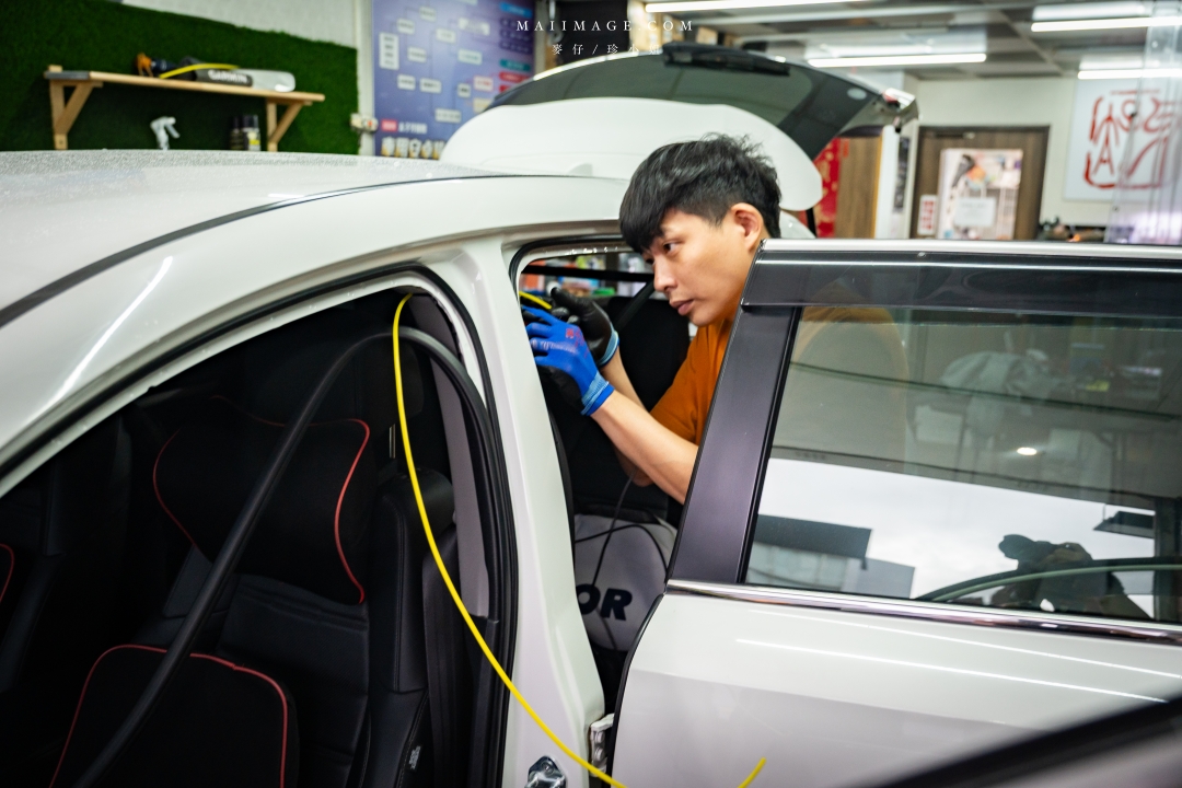 【台北行車記錄器安裝】太子牙國際有限公司～Pernis T221星光夜視行車記錄器，安裝施工仔細服務又耐心，台北南港區行車記錄器安裝推薦。