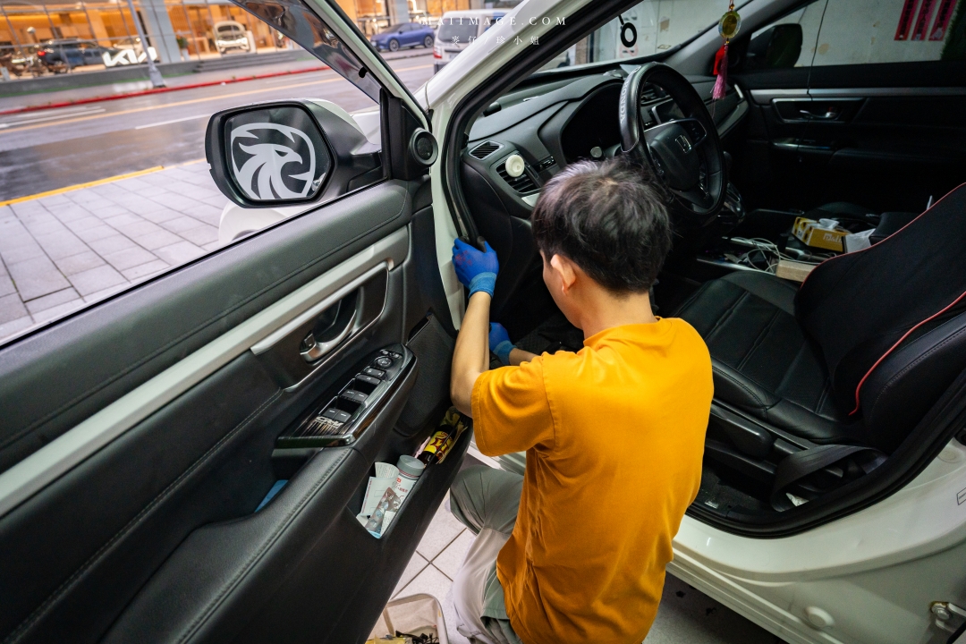 【台北行車記錄器安裝】太子牙國際有限公司～Pernis T221星光夜視行車記錄器，安裝施工仔細服務又耐心，台北南港區行車記錄器安裝推薦。