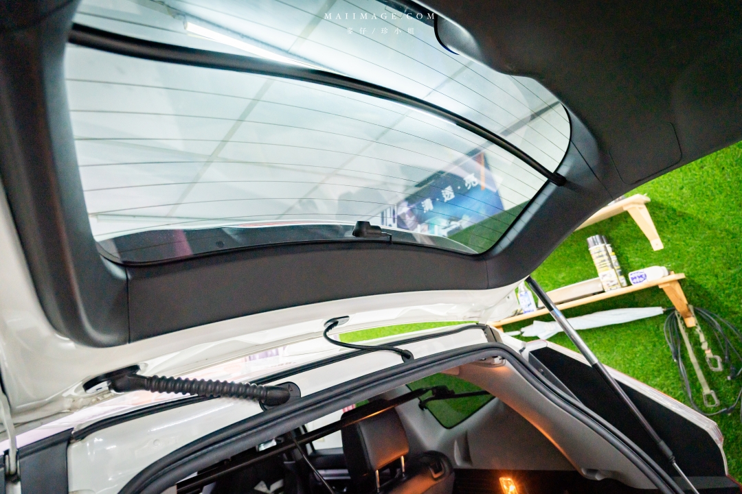 【台北行車記錄器安裝】太子牙國際有限公司～Pernis T221星光夜視行車記錄器，安裝施工仔細服務又耐心，台北南港區行車記錄器安裝推薦。