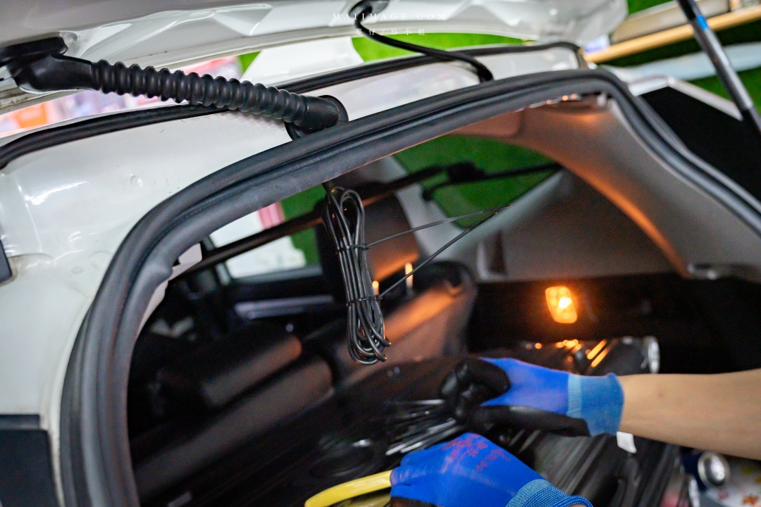 【台北行車記錄器安裝】太子牙國際有限公司～Pernis T221星光夜視行車記錄器，安裝施工仔細服務又耐心，台北南港區行車記錄器安裝推薦。