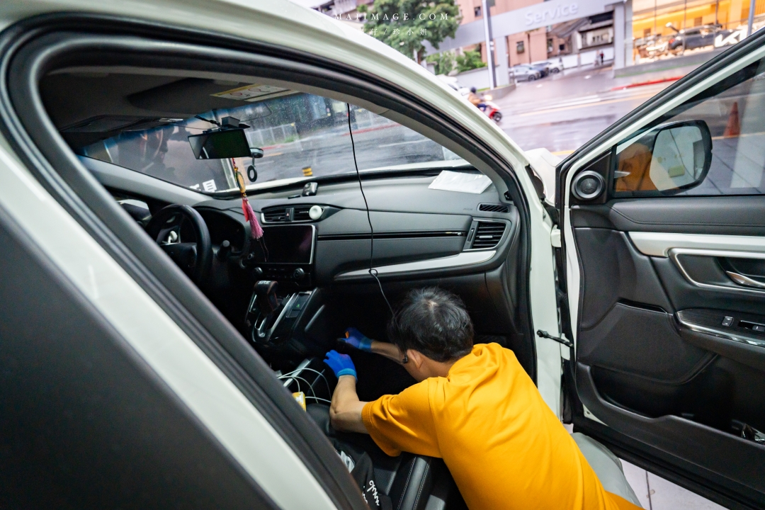 【台北行車記錄器安裝】太子牙國際有限公司～Pernis T221星光夜視行車記錄器，安裝施工仔細服務又耐心，台北南港區行車記錄器安裝推薦。