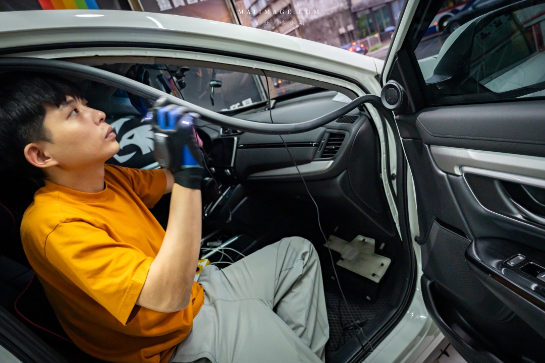 【台北行車記錄器安裝】太子牙國際有限公司～Pernis T221星光夜視行車記錄器，安裝施工仔細服務又耐心，台北南港區行車記錄器安裝推薦。