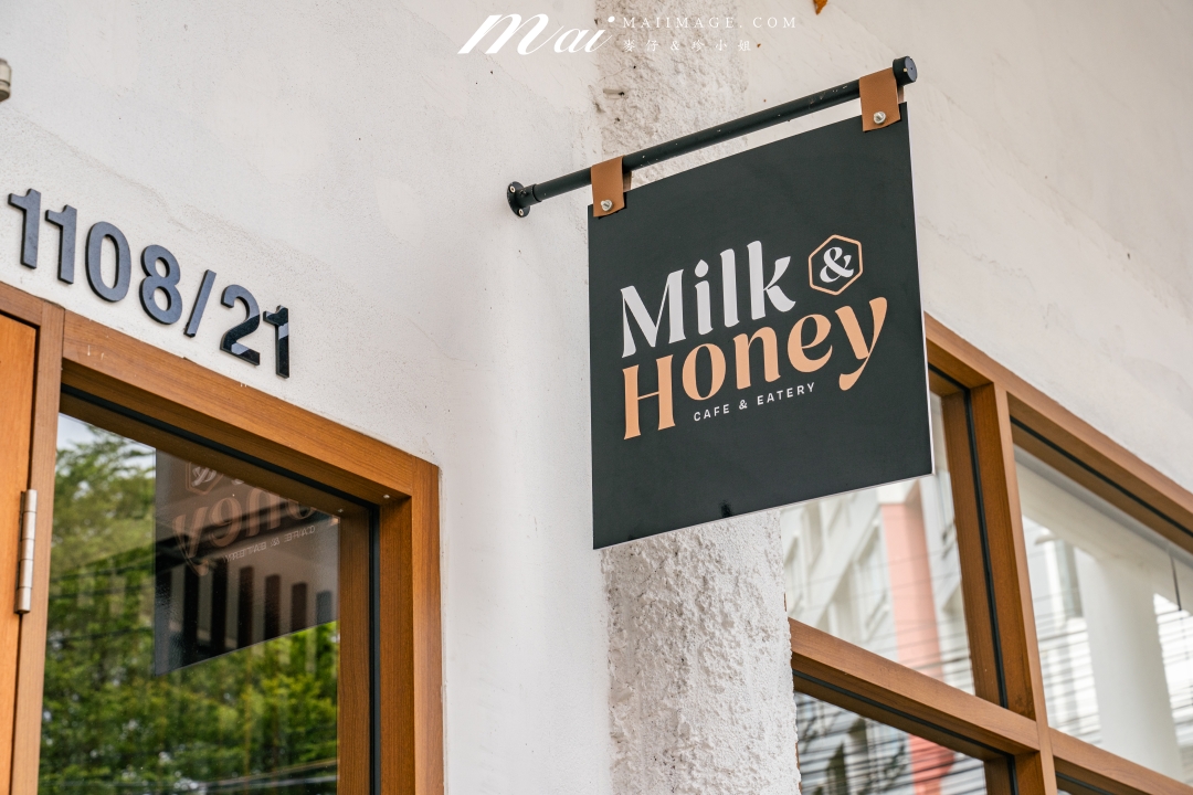 【曼谷咖啡推薦】Milk & Honey Bangkok～2026曼谷咖啡館推薦，免費Wifi跟插座還不限時！BTS帕卡儂站 Phra Khanong咖啡推薦