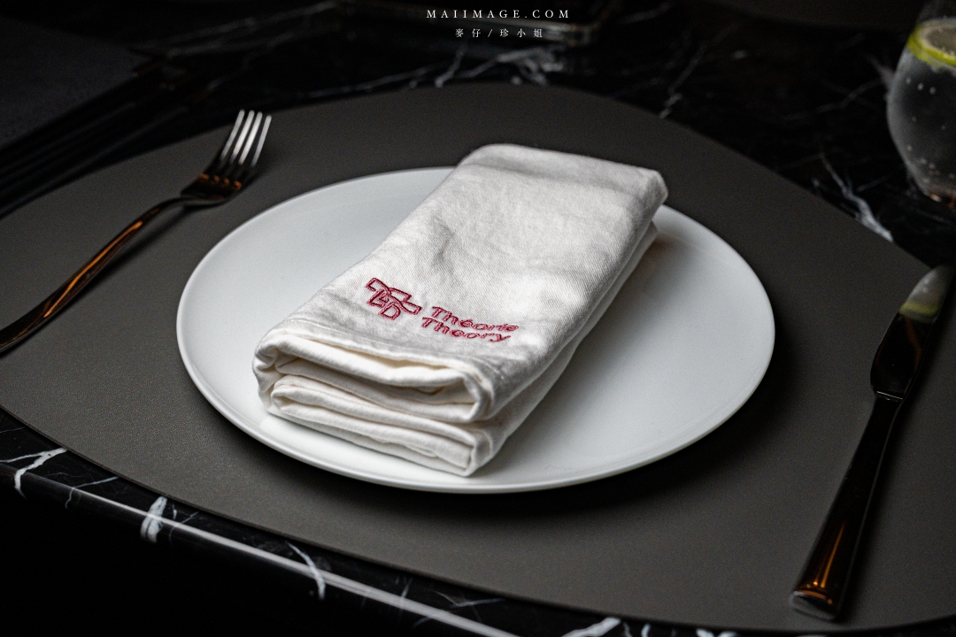 【台北美食】 Théorie Theory 法式牛排館～900度超級烤箱製作的頂級法式牛排，台北新開幕約會餐廳推薦、捷運忠孝復興站美食