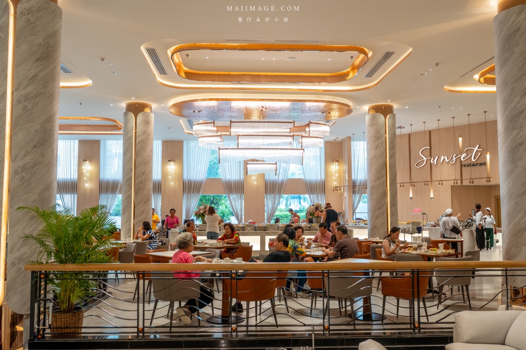 【泰國芭達雅住宿】Jomtien Palm Beach Hotel & Resort ~百萬海景房芭達雅中天海灘飯店推薦。飯店內就有設置保齡球館還有河道式無邊際泳池,渡假首選。 【泰國芭達雅住宿】Jomtien Palm Beach Hotel & Resort ~百萬海景房芭達雅中天海灘飯店推薦。飯店內就有設置保齡球館還有河道式無邊際泳池,渡假首選。