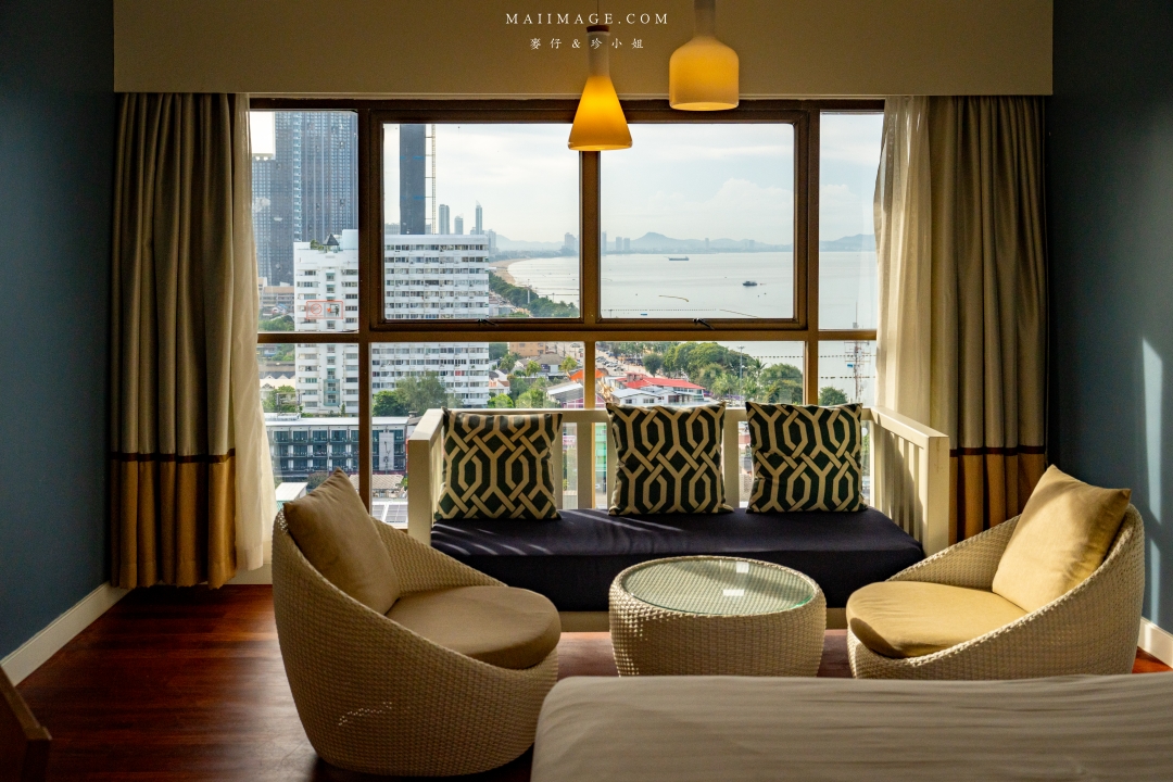 【泰國芭達雅住宿】Jomtien Palm Beach Hotel & Resort ~百萬海景房芭達雅中天海灘飯店推薦。飯店內就有設置保齡球館還有河道式無邊際泳池,渡假首選。 【泰國芭達雅住宿】Jomtien Palm Beach Hotel & Resort ~百萬海景房芭達雅中天海灘飯店推薦。飯店內就有設置保齡球館還有河道式無邊際泳池,渡假首選。