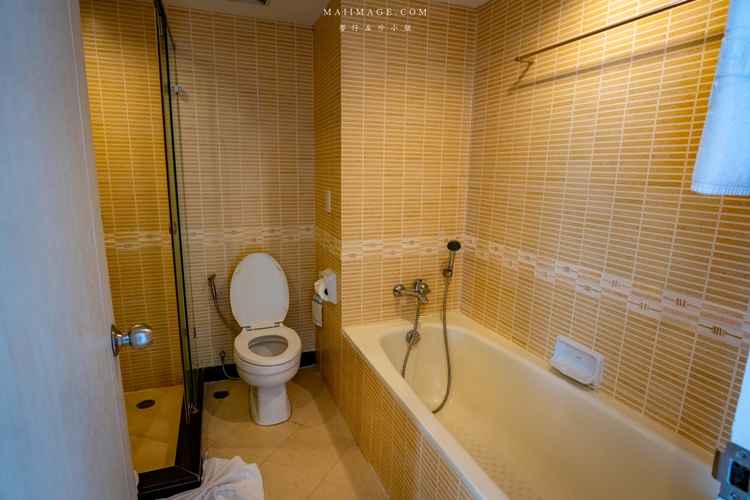 【泰國芭達雅住宿】Jomtien Palm Beach Hotel & Resort ~百萬海景房芭達雅中天海灘飯店推薦。飯店內就有設置保齡球館還有河道式無邊際泳池,渡假首選。 【泰國芭達雅住宿】Jomtien Palm Beach Hotel & Resort ~百萬海景房芭達雅中天海灘飯店推薦。飯店內就有設置保齡球館還有河道式無邊際泳池,渡假首選。