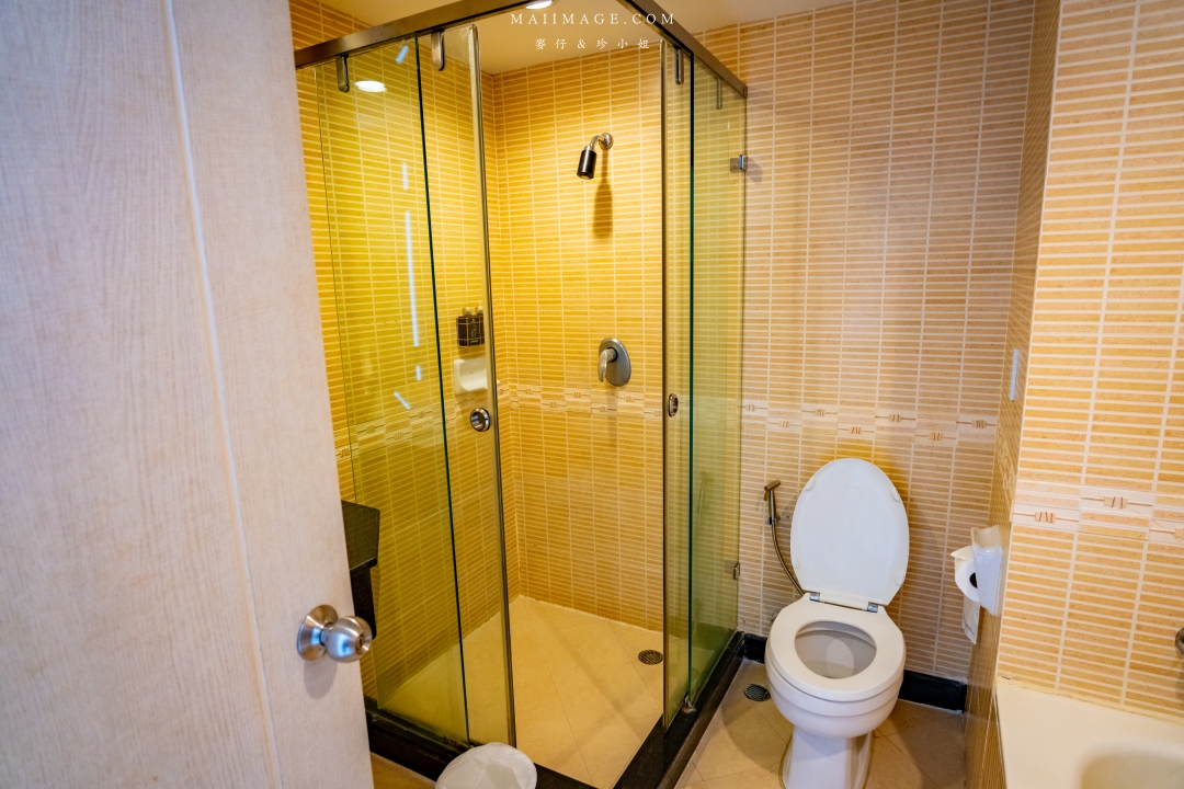 【泰國芭達雅住宿】Jomtien Palm Beach Hotel & Resort ~百萬海景房芭達雅中天海灘飯店推薦。飯店內就有設置保齡球館還有河道式無邊際泳池,渡假首選。 【泰國芭達雅住宿】Jomtien Palm Beach Hotel & Resort ~百萬海景房芭達雅中天海灘飯店推薦。飯店內就有設置保齡球館還有河道式無邊際泳池,渡假首選。