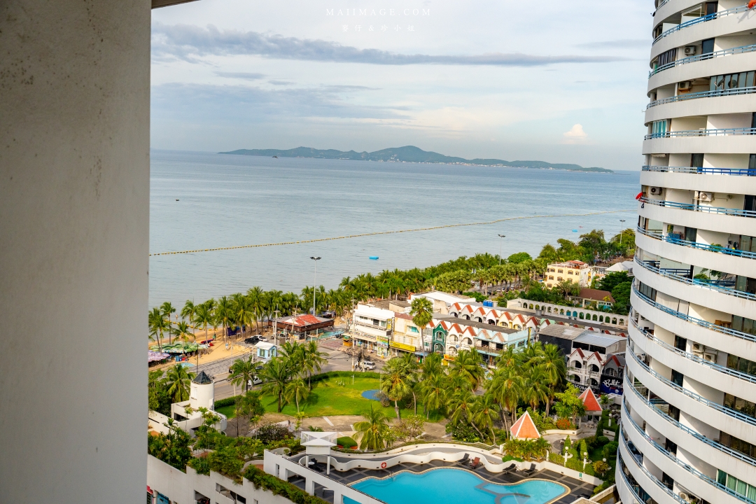 【泰國芭達雅住宿】Jomtien Palm Beach Hotel & Resort ~百萬海景房芭達雅中天海灘飯店推薦。飯店內就有設置保齡球館還有河道式無邊際泳池,渡假首選。 【泰國芭達雅住宿】Jomtien Palm Beach Hotel & Resort ~百萬海景房芭達雅中天海灘飯店推薦。飯店內就有設置保齡球館還有河道式無邊際泳池,渡假首選。