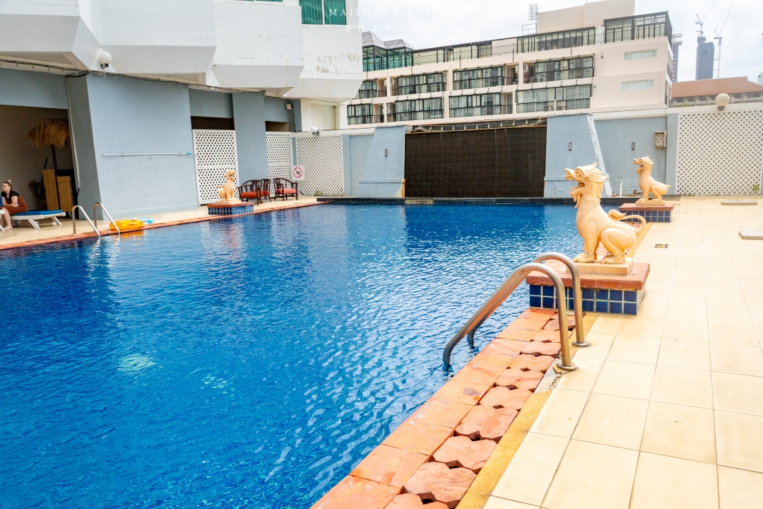 【泰國芭達雅住宿】Jomtien Palm Beach Hotel & Resort ~百萬海景房芭達雅中天海灘飯店推薦。飯店內就有設置保齡球館還有河道式無邊際泳池,渡假首選。 【泰國芭達雅住宿】Jomtien Palm Beach Hotel & Resort ~百萬海景房芭達雅中天海灘飯店推薦。飯店內就有設置保齡球館還有河道式無邊際泳池,渡假首選。