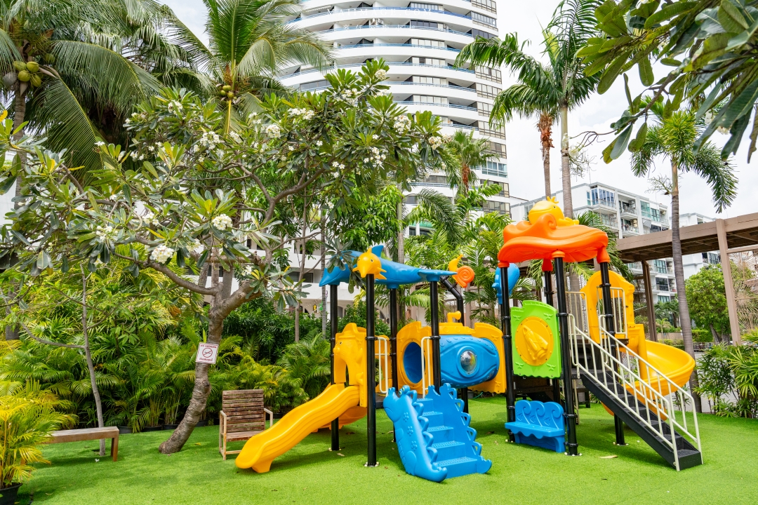 【泰國芭達雅住宿】Jomtien Palm Beach Hotel & Resort ~百萬海景房芭達雅中天海灘飯店推薦。飯店內就有設置保齡球館還有河道式無邊際泳池,渡假首選。 【泰國芭達雅住宿】Jomtien Palm Beach Hotel & Resort ~百萬海景房芭達雅中天海灘飯店推薦。飯店內就有設置保齡球館還有河道式無邊際泳池,渡假首選。