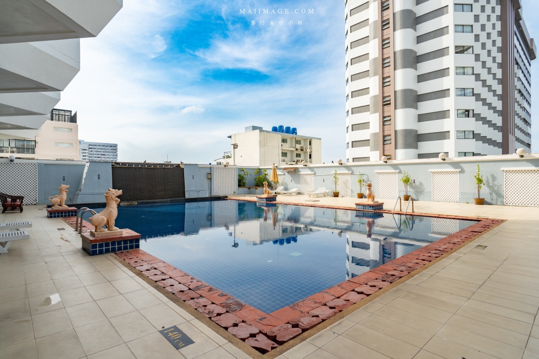 【泰國芭達雅住宿】Jomtien Palm Beach Hotel & Resort ~百萬海景房芭達雅中天海灘飯店推薦。飯店內就有設置保齡球館還有河道式無邊際泳池,渡假首選。 【泰國芭達雅住宿】Jomtien Palm Beach Hotel & Resort ~百萬海景房芭達雅中天海灘飯店推薦。飯店內就有設置保齡球館還有河道式無邊際泳池,渡假首選。