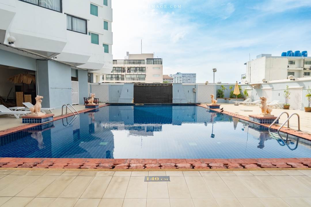 【泰國芭達雅住宿】Jomtien Palm Beach Hotel & Resort ~百萬海景房芭達雅中天海灘飯店推薦。飯店內就有設置保齡球館還有河道式無邊際泳池,渡假首選。 【泰國芭達雅住宿】Jomtien Palm Beach Hotel & Resort ~百萬海景房芭達雅中天海灘飯店推薦。飯店內就有設置保齡球館還有河道式無邊際泳池,渡假首選。