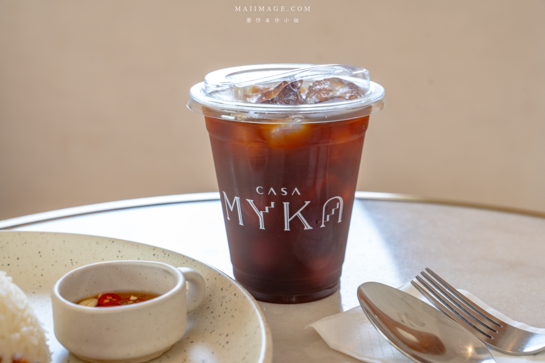 【芭達雅咖啡推薦】CASA MYCA คาซ่ามิก้า~Jomtien Palm Beach Hotel & Resort旁的純白系質感空間,摩洛哥風格設計相當好拍。Pattaya Dontan Beach旅遊隱藏版行程推薦 【芭達雅咖啡推薦】CASA MYCA คาซ่ามิก้า~Jomtien Palm Beach Hotel & Resort旁的純白系質感空間,摩洛哥風格設計相當好拍。Pattaya Dontan Beach旅遊隱藏版行程推薦