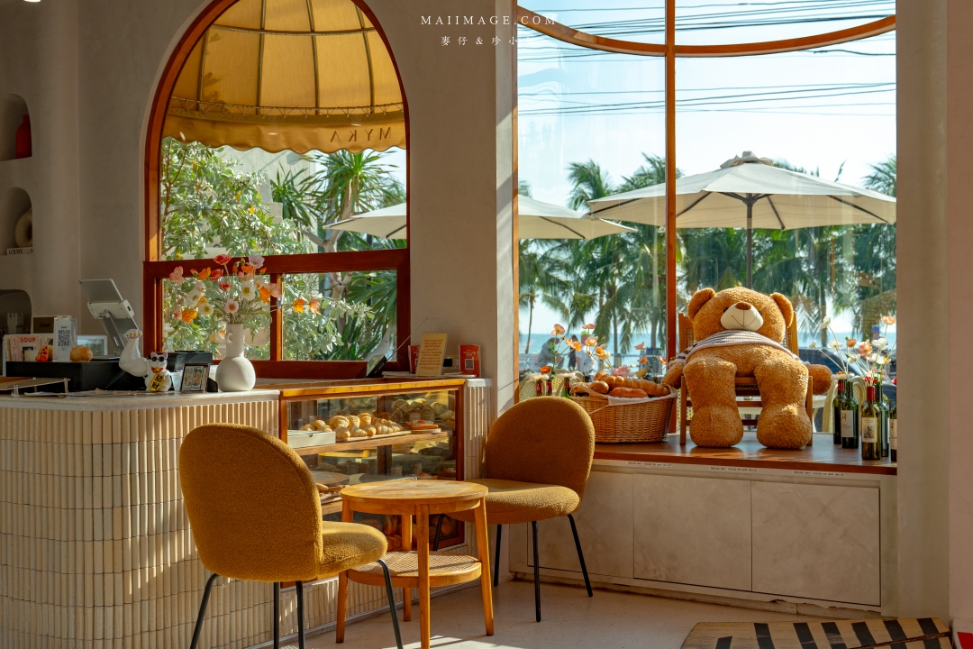 【芭達雅咖啡推薦】CASA MYCA คาซ่ามิก้า～Jomtien Palm Beach Hotel & Resort旁的純白系質感空間，摩洛哥風格設計相當好拍。Pattaya Dontan Beach旅遊隱藏版行程推薦