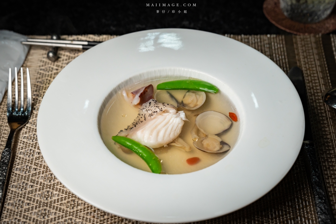 【桃園中壢美食】粋 割烹鐵板燒～隱身在二樓的全預約制無菜單鐵板燒，一個價位可以享受海陸雙主餐。老闆用料不手軟價格又實惠。中壢頂級鐵板燒推薦、中壢約會餐廳推薦