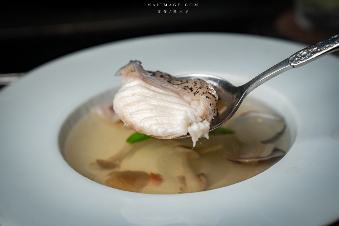 【桃園中壢美食】粋 割烹鐵板燒～隱身在二樓的全預約制無菜單鐵板燒，一個價位可以享受海陸雙主餐。老闆用料不手軟價格又實惠。中壢頂級鐵板燒推薦、中壢約會餐廳推薦