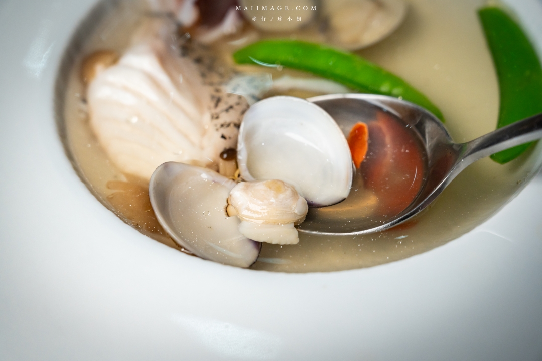 【桃園中壢美食】粋 割烹鐵板燒～隱身在二樓的全預約制無菜單鐵板燒，一個價位可以享受海陸雙主餐。老闆用料不手軟價格又實惠。中壢頂級鐵板燒推薦、中壢約會餐廳推薦