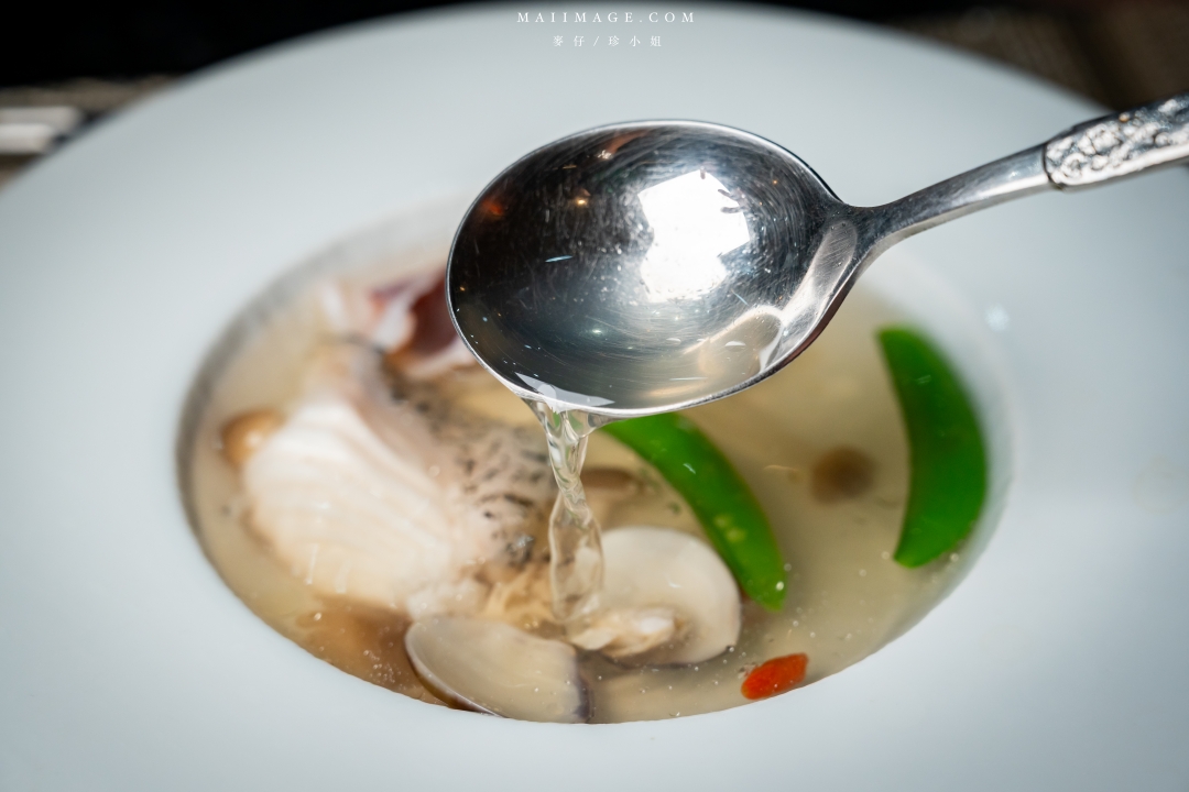 【桃園中壢美食】粋 割烹鐵板燒～隱身在二樓的全預約制無菜單鐵板燒，一個價位可以享受海陸雙主餐。老闆用料不手軟價格又實惠。中壢頂級鐵板燒推薦、中壢約會餐廳推薦