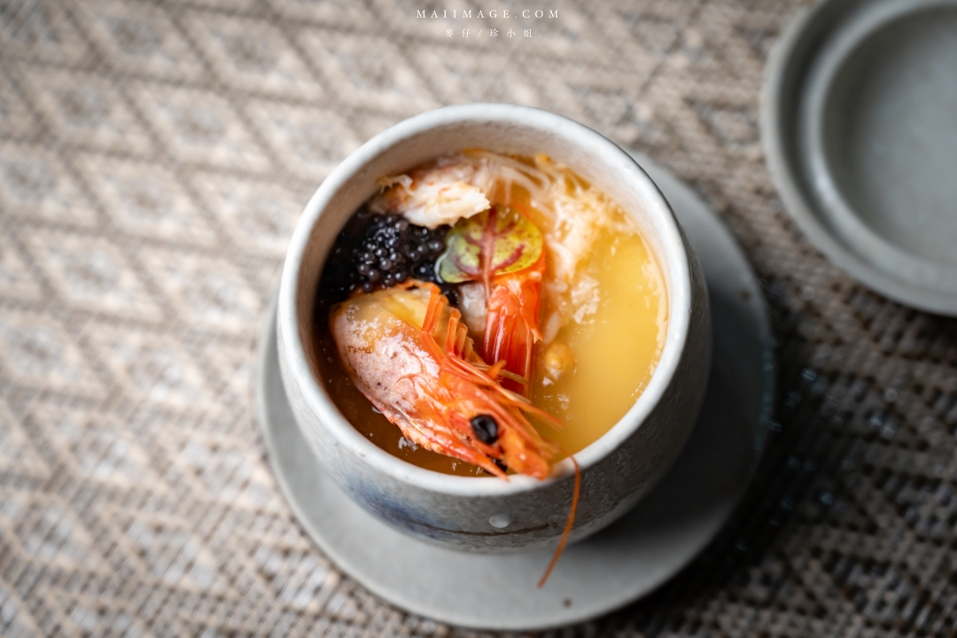 【桃園中壢美食】粋 割烹鐵板燒～隱身在二樓的全預約制無菜單鐵板燒，一個價位可以享受海陸雙主餐。老闆用料不手軟價格又實惠。中壢頂級鐵板燒推薦、中壢約會餐廳推薦