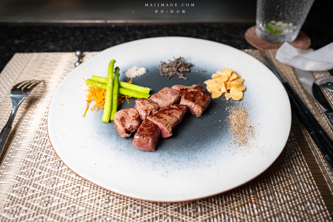 【桃園中壢美食】粋 割烹鐵板燒～隱身在二樓的全預約制無菜單鐵板燒，一個價位可以享受海陸雙主餐。老闆用料不手軟價格又實惠。中壢頂級鐵板燒推薦、中壢約會餐廳推薦